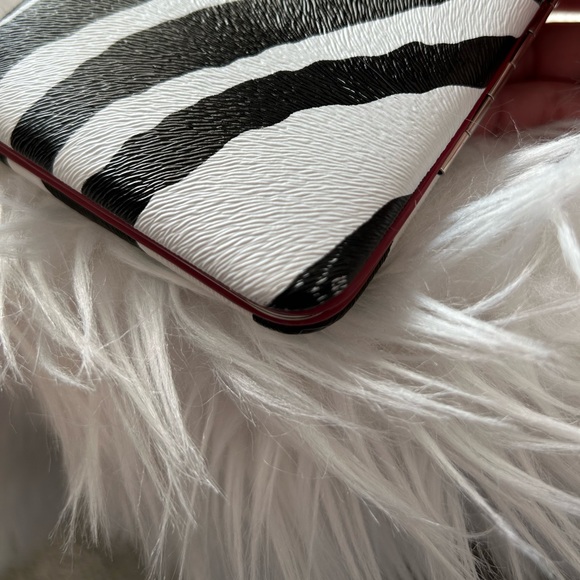 Hard Case Zebra 🦓 Print Wallet - Picture 10 of 16